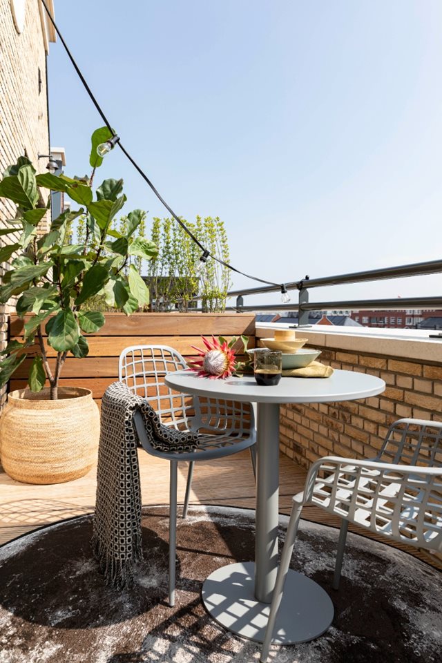 Zo maak je van een klein balkon de ultieme lounge plek